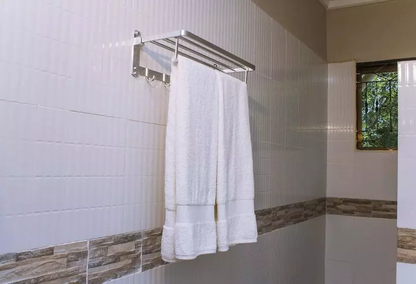 Majatalo Mantis Lodge & Camping Site