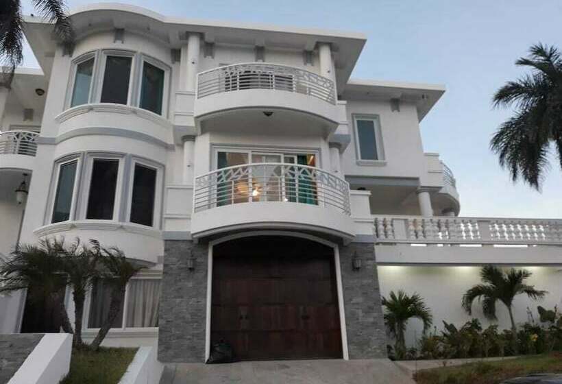 پانسیون Paradise In Coral View Roatan