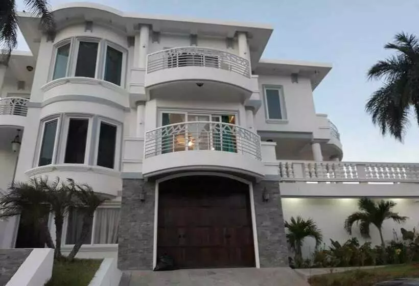 پانسیون Paradise In Coral View Roatan