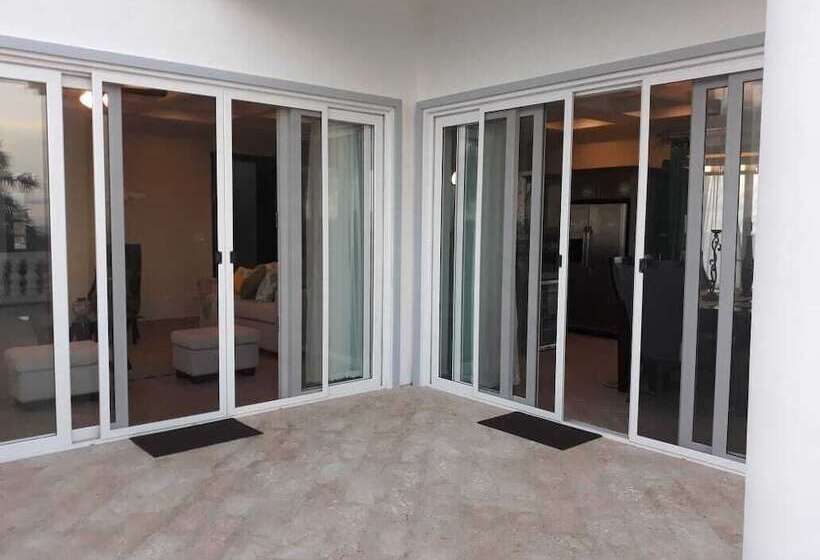 پانسیون Paradise In Coral View Roatan