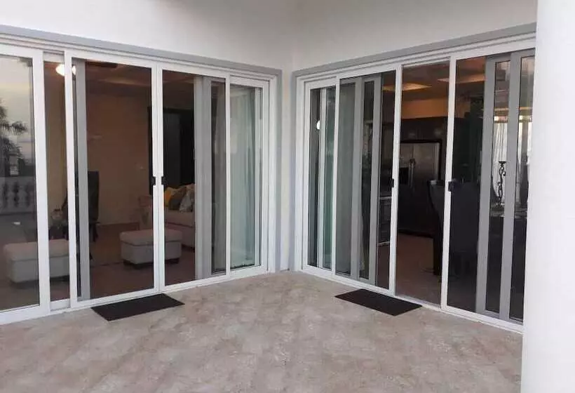 پانسیون Paradise In Coral View Roatan