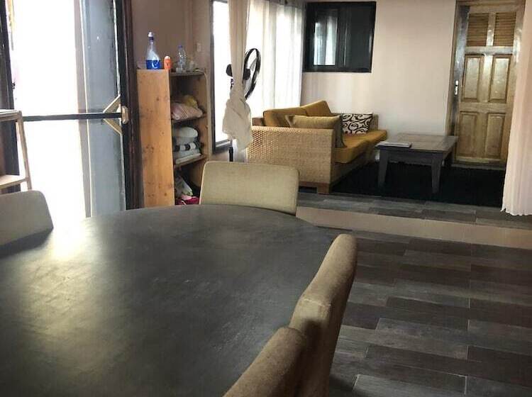 پانسیون Surfer Paradise