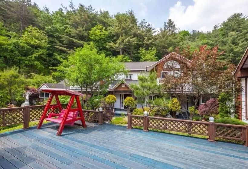 Ravie Pension
