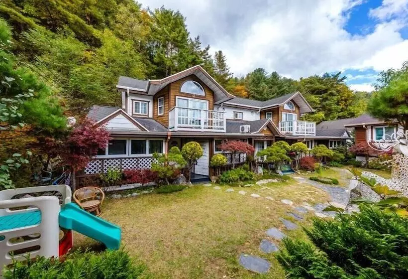 Ravie Pension