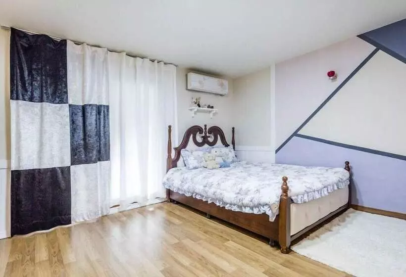 Ravie Pension