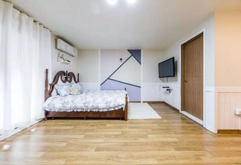 Ravie Pension