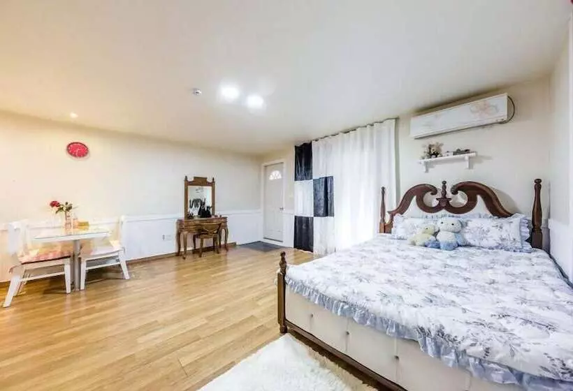 Ravie Pension