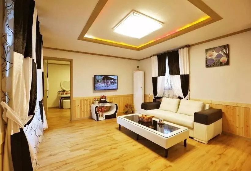 Ravie Pension