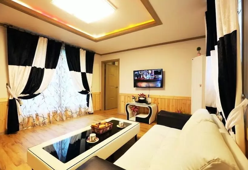 Ravie Pension