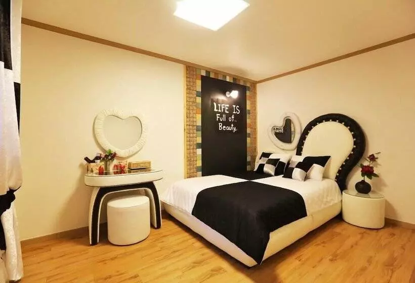 Ravie Pension
