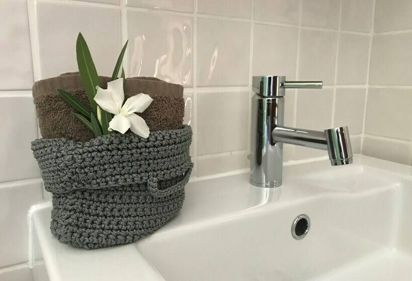 تختخواب و صبحانه Kas Chuchubi