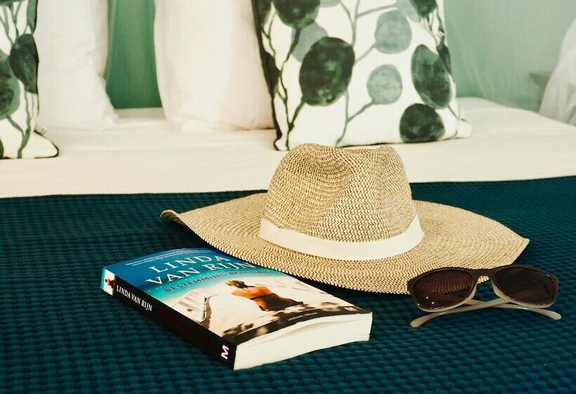 تختخواب و صبحانه Kas Chuchubi