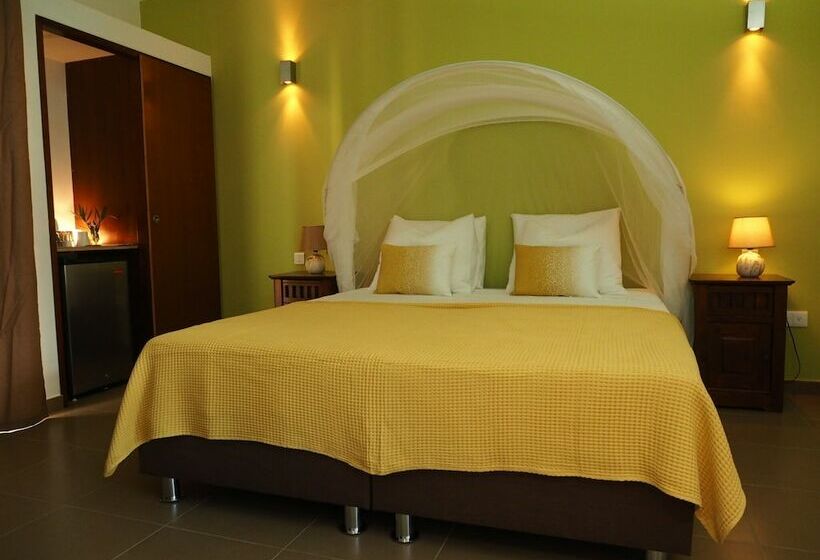 تختخواب و صبحانه Kas Chuchubi