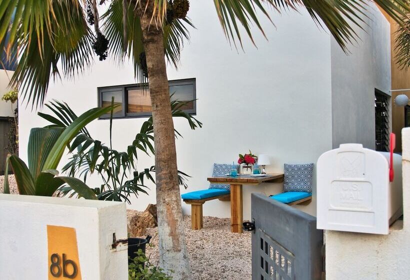 تختخواب و صبحانه Kas Chuchubi