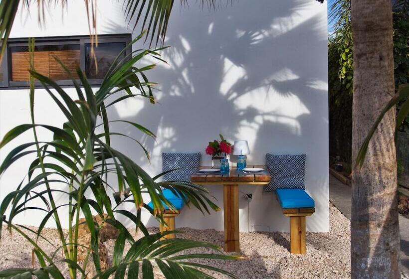 تختخواب و صبحانه Kas Chuchubi