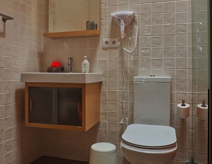 تختخواب و صبحانه Kas Chuchubi