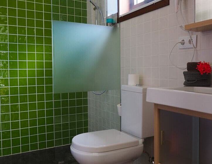 تختخواب و صبحانه Kas Chuchubi