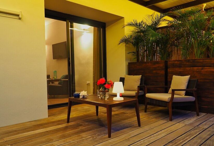 تختخواب و صبحانه Kas Chuchubi