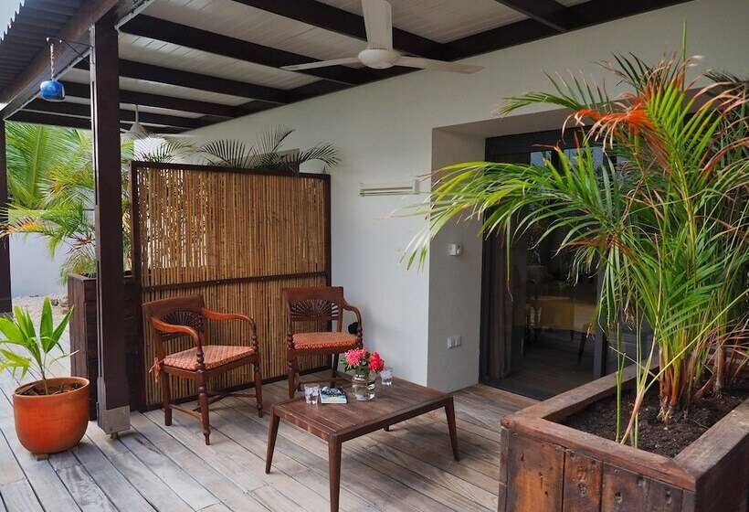 تختخواب و صبحانه Kas Chuchubi