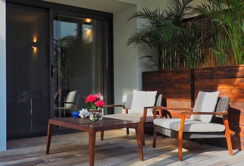 تختخواب و صبحانه Kas Chuchubi