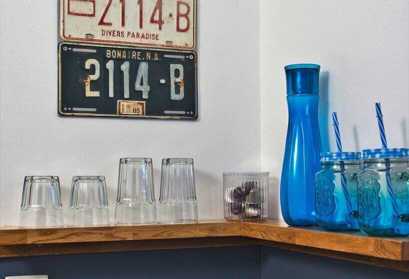 تختخواب و صبحانه Kas Chuchubi