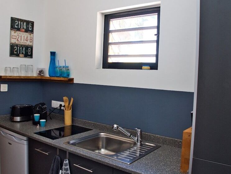 تختخواب و صبحانه Kas Chuchubi