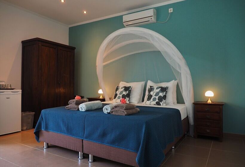 تختخواب و صبحانه Kas Chuchubi