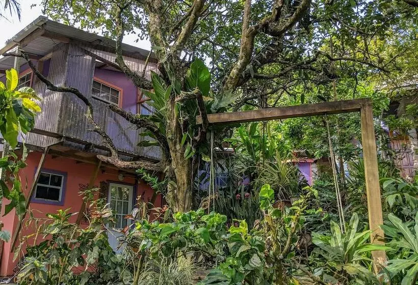 تختخواب و صبحانه Tony & Aldona S Retreat