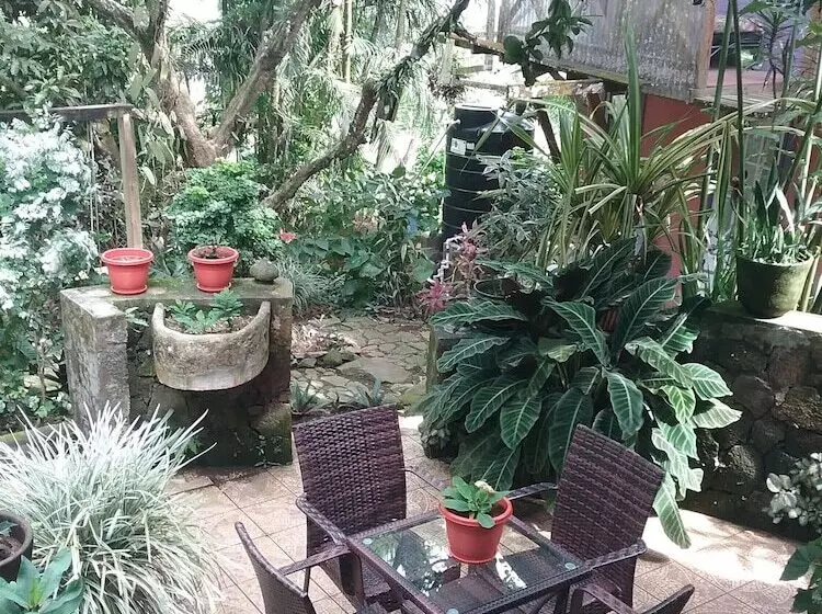 تختخواب و صبحانه Tony & Aldona S Retreat