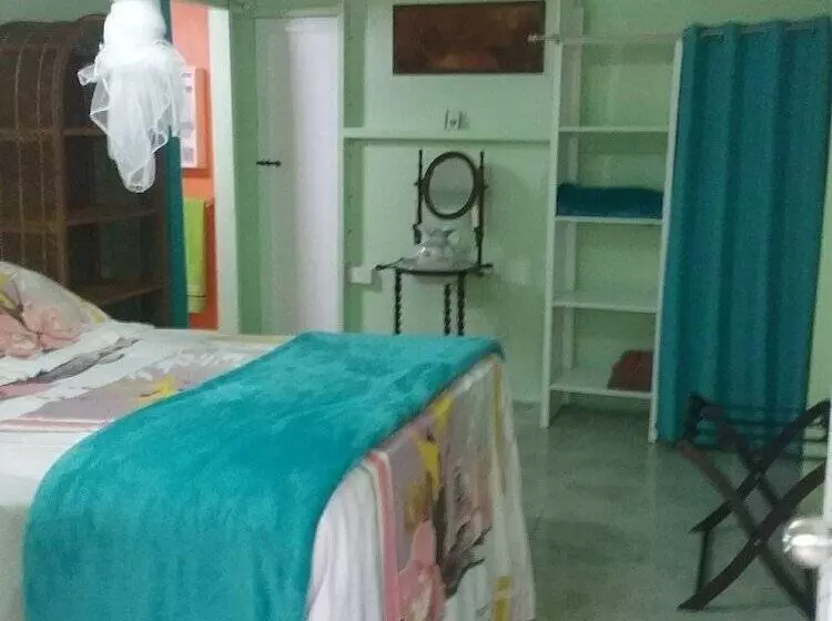 تختخواب و صبحانه Tony & Aldona S Retreat