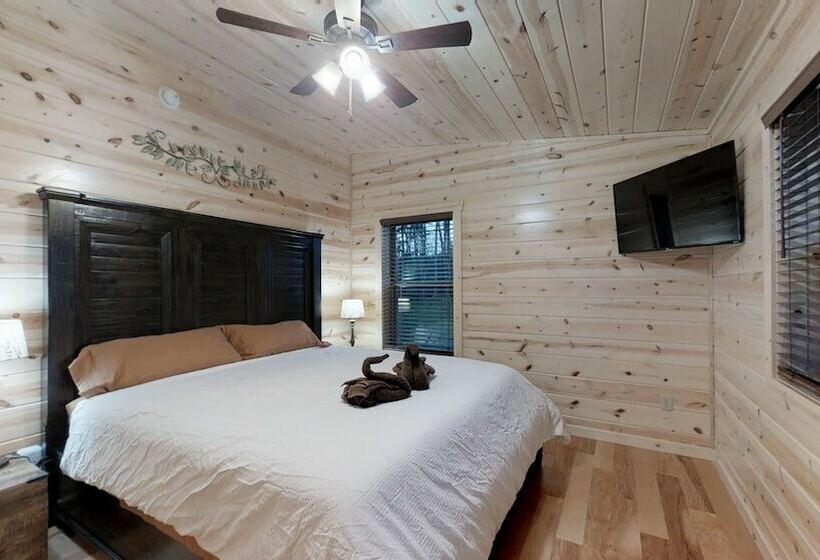 Foxes  Den Cabin With Private Hot Tub And Arcade Game By Redawning