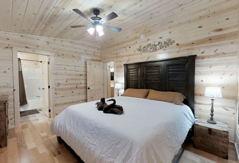 Foxes  Den Cabin With Private Hot Tub And Arcade Game By Redawning