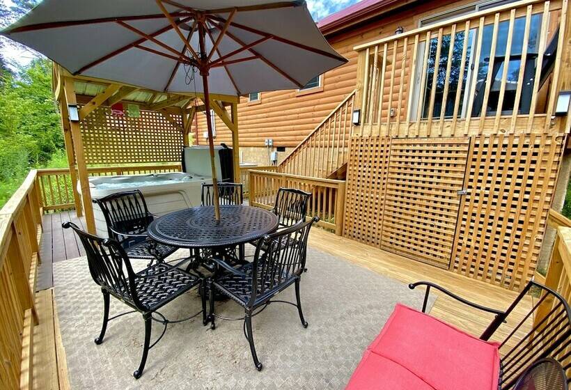 Foxes  Den Cabin With Private Hot Tub And Arcade Game By Redawning