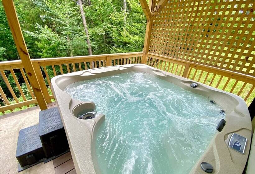 Foxes  Den Cabin With Private Hot Tub And Arcade Game By Redawning