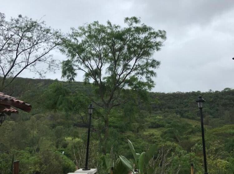 هتل Cabañas Sebastian