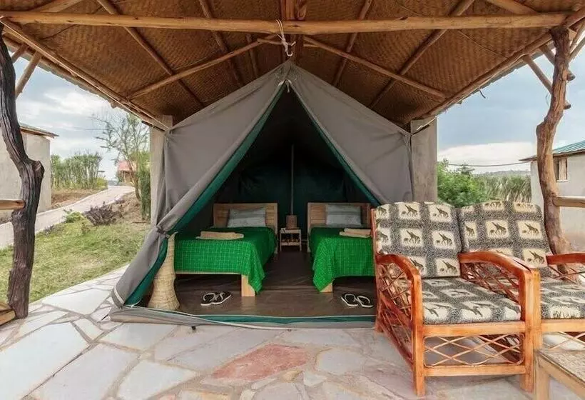 هتل Eagles Nest Camp