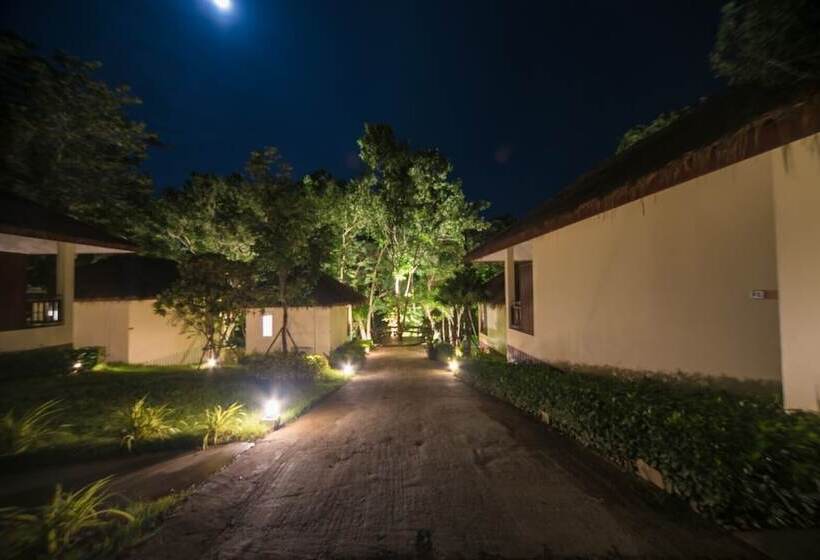 Hotel Elysian Koh Chang Bungalows And Pool Villa