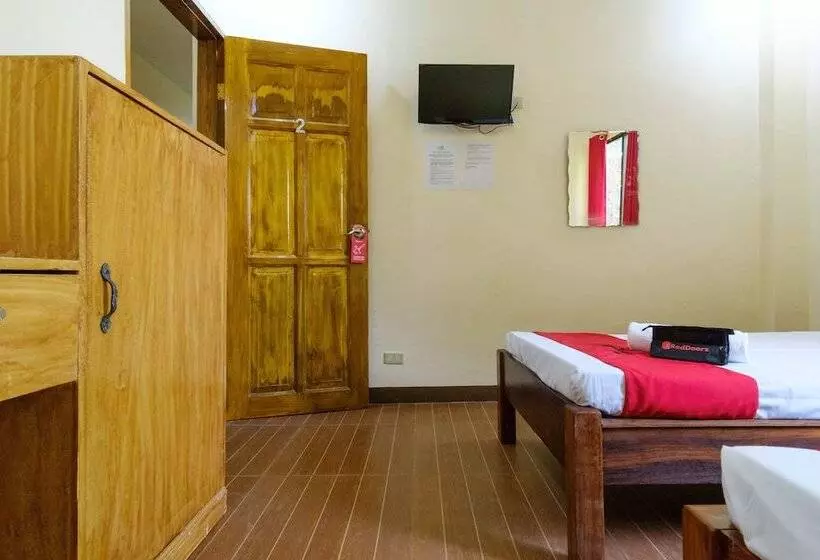 هتل Reddoorz @ Poblacion 6 Coron