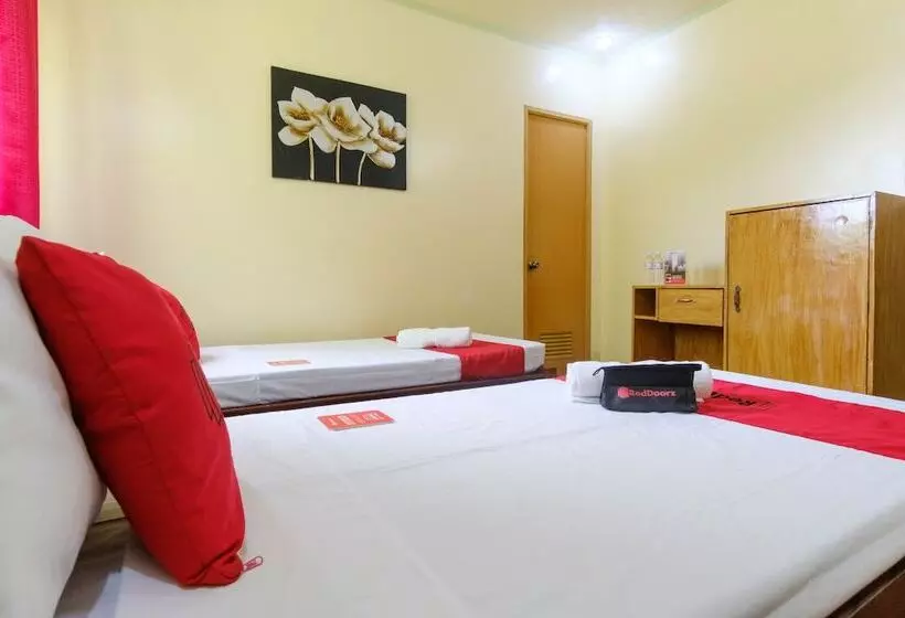 هتل Reddoorz @ Poblacion 6 Coron