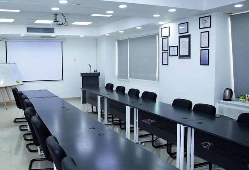 هتل Vibes Hostel & Spa