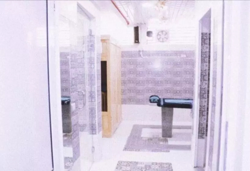 هتل Vibes Hostel & Spa