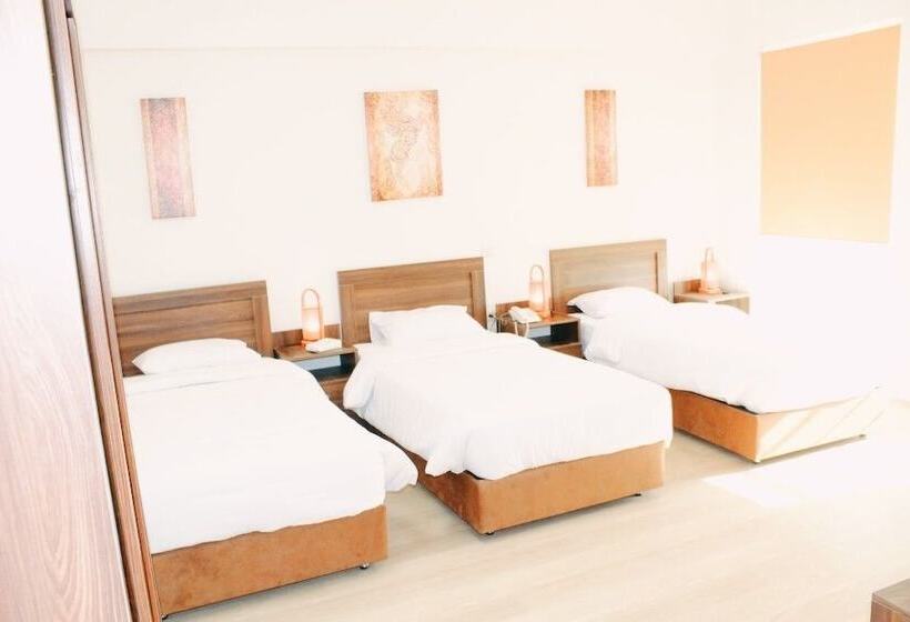 هتل Vibes Hostel & Spa