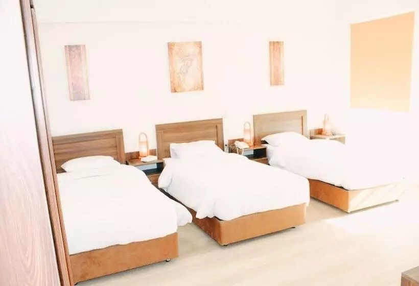 هتل Vibes Hostel & Spa