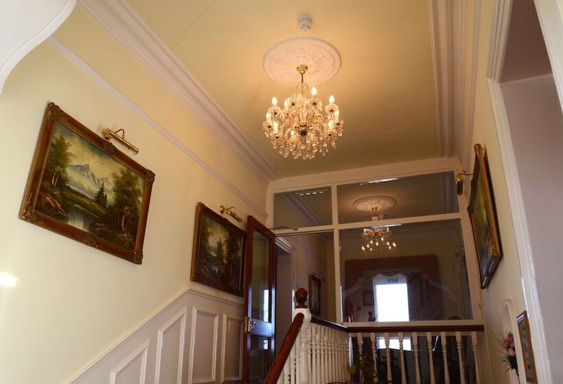 مبيت وإفطار Ardgort Country House