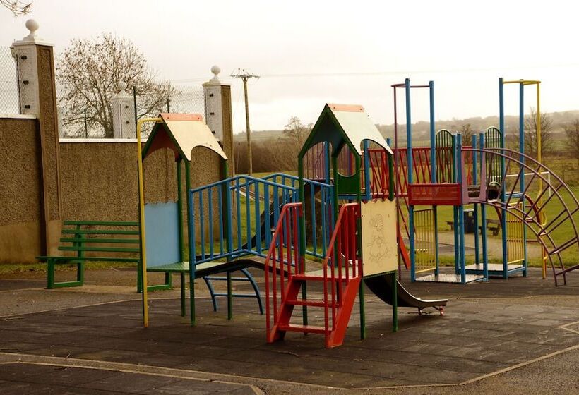 مبيت وإفطار Ardgort Country House