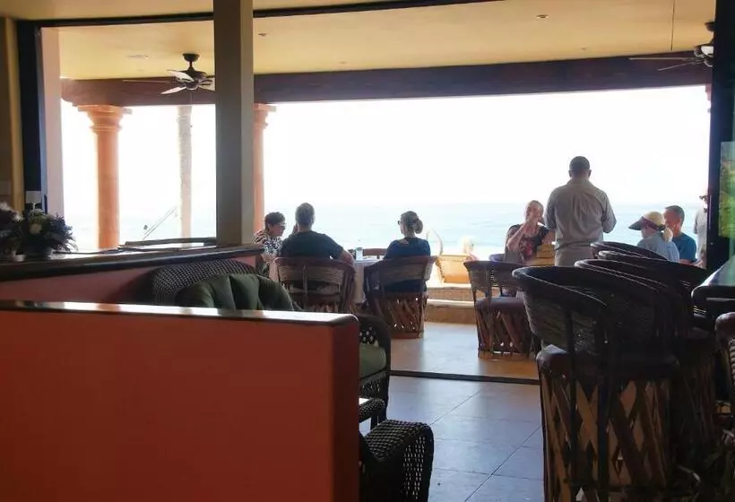 هتل Cerritos Beach Inn