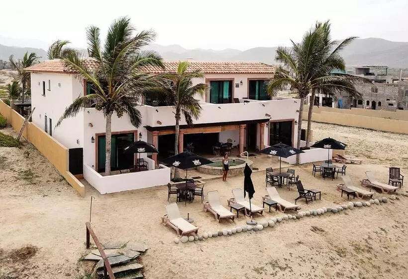 هتل Cerritos Beach Inn