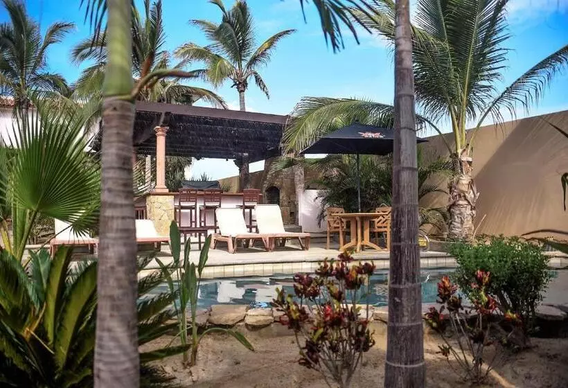 هتل Cerritos Beach Inn