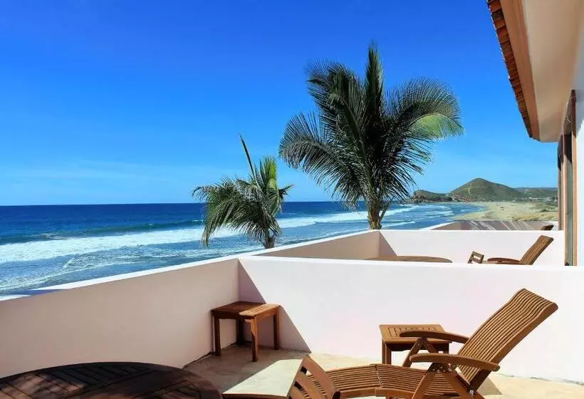 هتل Cerritos Beach Inn