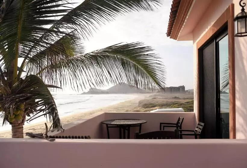 هتل Cerritos Beach Inn